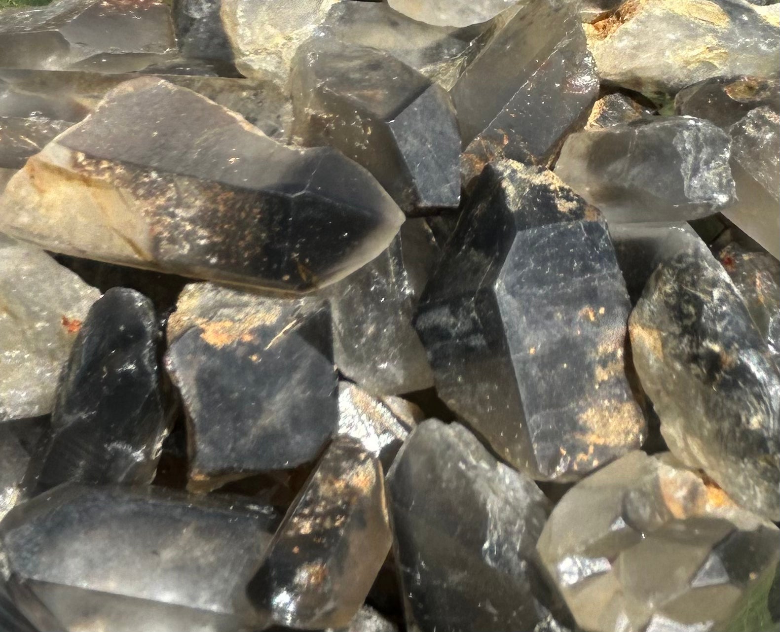 Black Lithium Quartz Mountain Mineral Market